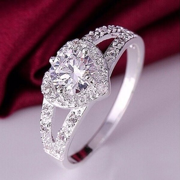 Chic Sterling Silver Crystal Heart Ring
