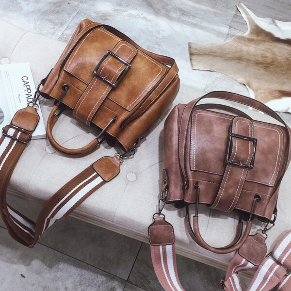 Retro Pu Leather  Large Capacity  Shoulder Bag - Image 3