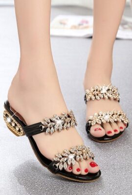 Fashionable  Rhinestone Outdoor Slippers Flip Flops