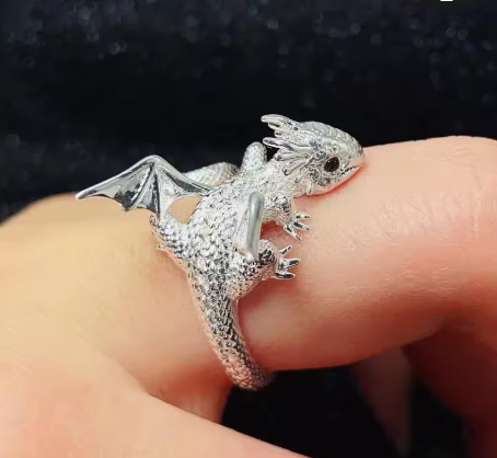 Gorgous Dark Dragon Ring